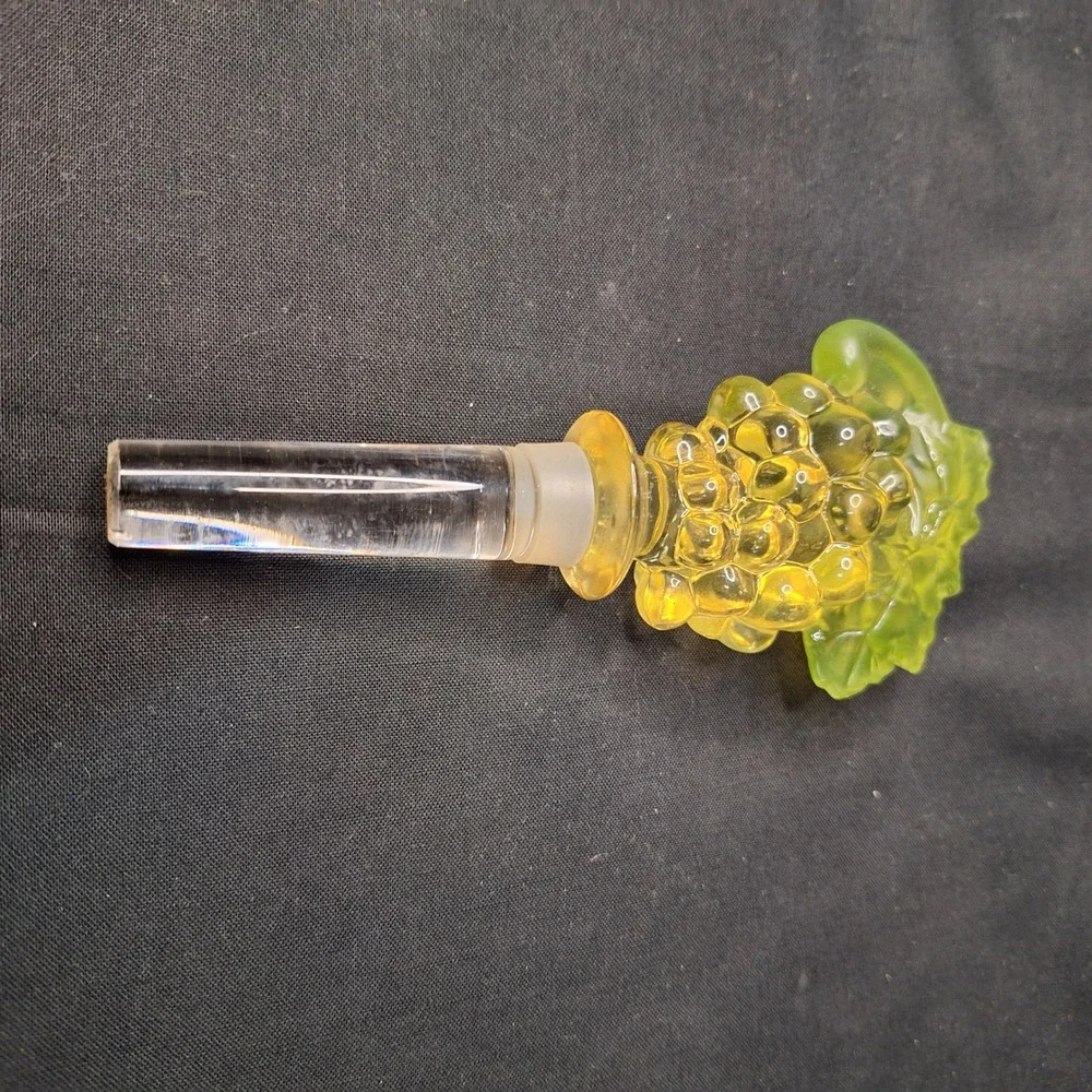 Vintage MIKASA Glass Yellow Green Grape‎ Cluster Wine Bottle Stopper Decorative